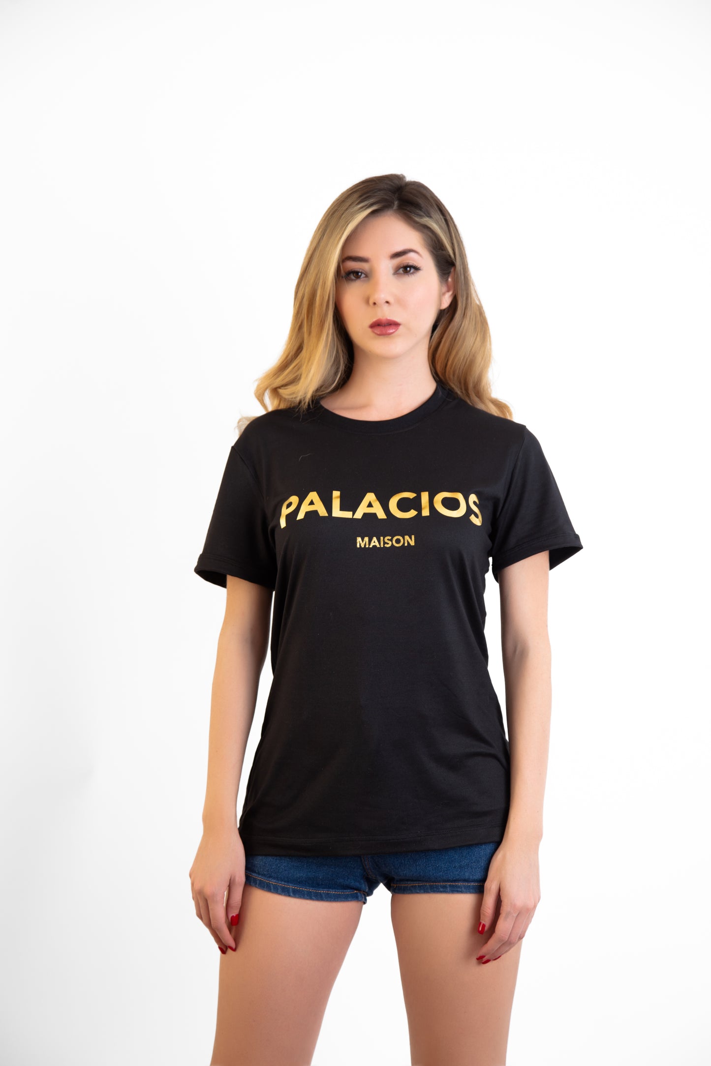 CAMISETA CON LOGO PALACIOS ESTAMPADO EN DORADO