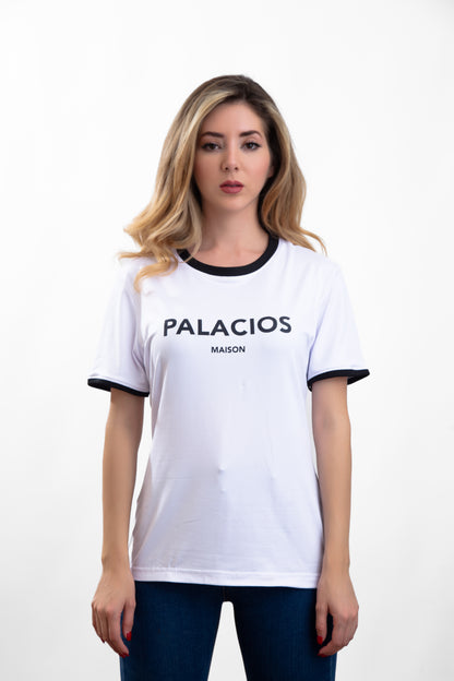 CAMISETA BLANCA CON CONTRASTE EN CUELLO Y MANGAS CON APLICACION LOGO PALACIOS