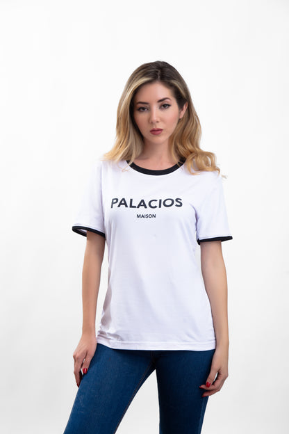 CAMISETA BLANCA CON CONTRASTE EN CUELLO Y MANGAS CON APLICACION LOGO PALACIOS