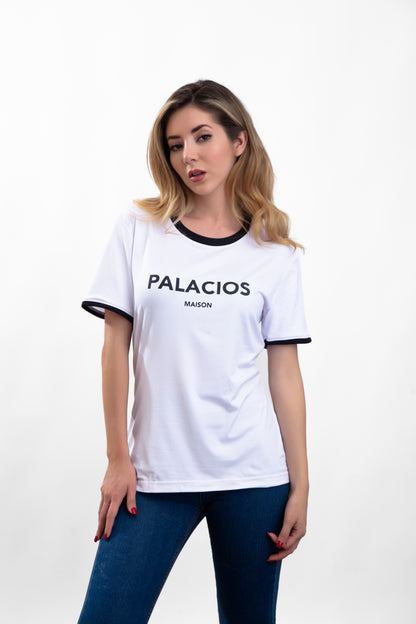 CAMISETA BLANCA CON CONTRASTE EN CUELLO Y MANGAS CON APLICACION LOGO PALACIOS