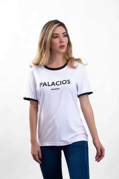 CAMISETA BLANCA CON CONTRASTE EN CUELLO Y MANGAS CON APLICACION LOGO PALACIOS