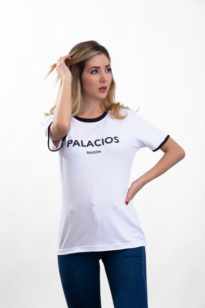 CAMISETA BLANCA CON CONTRASTE EN CUELLO Y MANGAS CON APLICACION LOGO PALACIOS