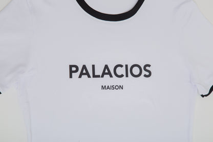 CAMISETA BLANCA CON CONTRASTE EN CUELLO Y MANGAS CON APLICACION LOGO PALACIOS